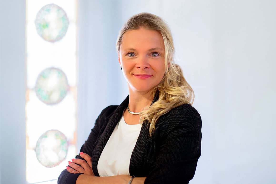 Porträtfoto von Daniela Schneidenbach, verantwortlich für den Vermietungsservice im Team Vermietung der Wohnungsgesellschaft Freital mbH. Foto: Anne Oehlert.