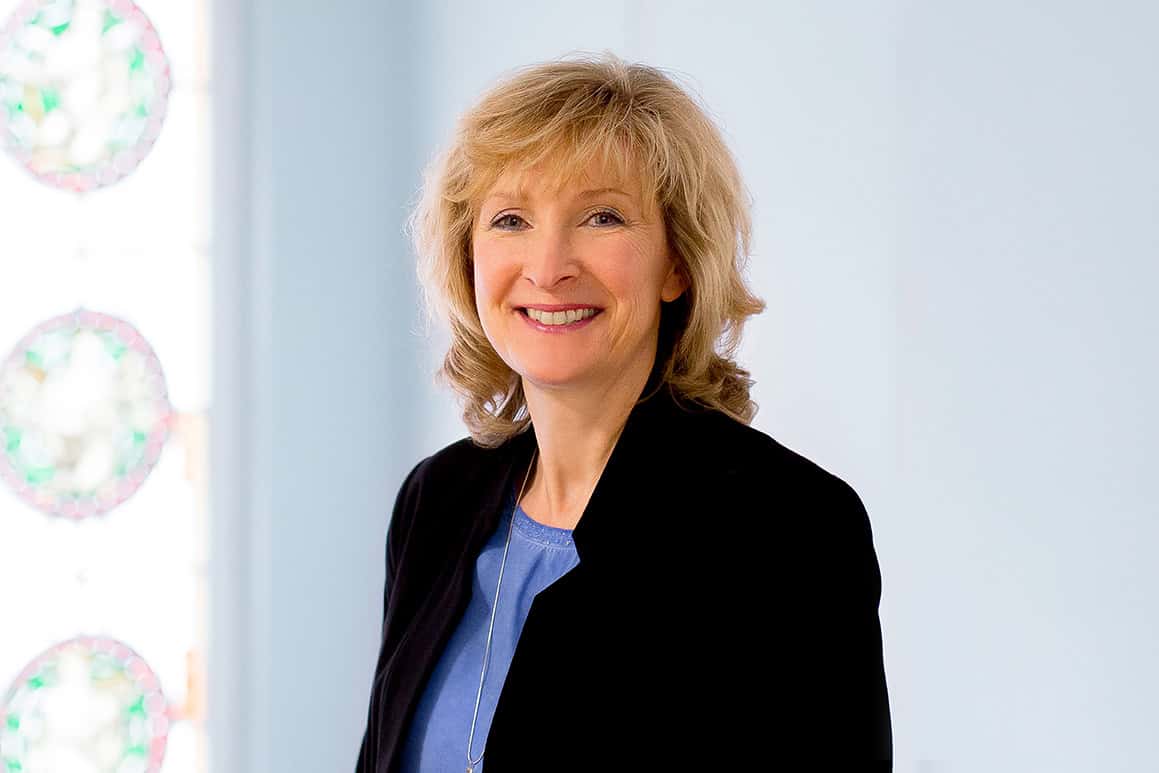 Porträtfoto von Dolores Schulze, verantwortlich für den Vermietungsservice im Team Vermietung der Wohnungsgesellschaft Freital mbH. Foto: Anne Oehlert.