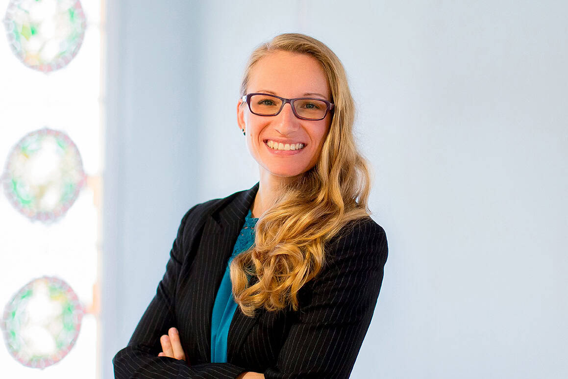 Porträtfoto von Nicole Gerlach, Backoffice im Team Technik der Wohnungsgesellschaft Freital mbH. Foto: Anne Oehlert.